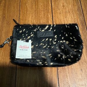 Sixtease wristlet